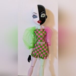 Bratzillaz Switch-A-Witch Black & White Pink Green Glam Gets Wicked Doll
